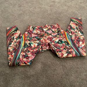 lululemon Multicolor Floral Leggings rare/ hard to find!!! Wunder under spectrum